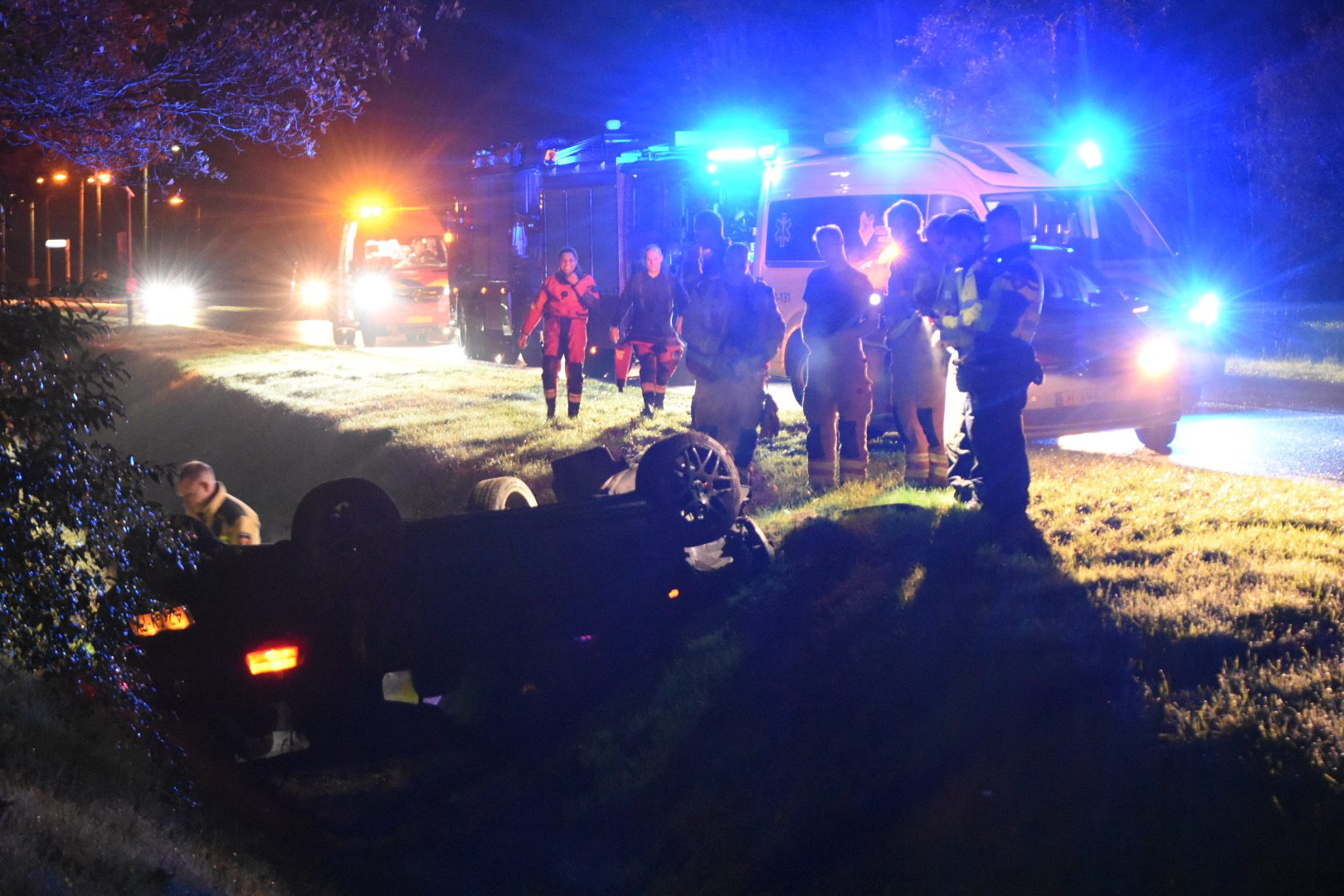 Veel hulpdiensten ter plaatse voor eenzijdig ongeval in Emmen.