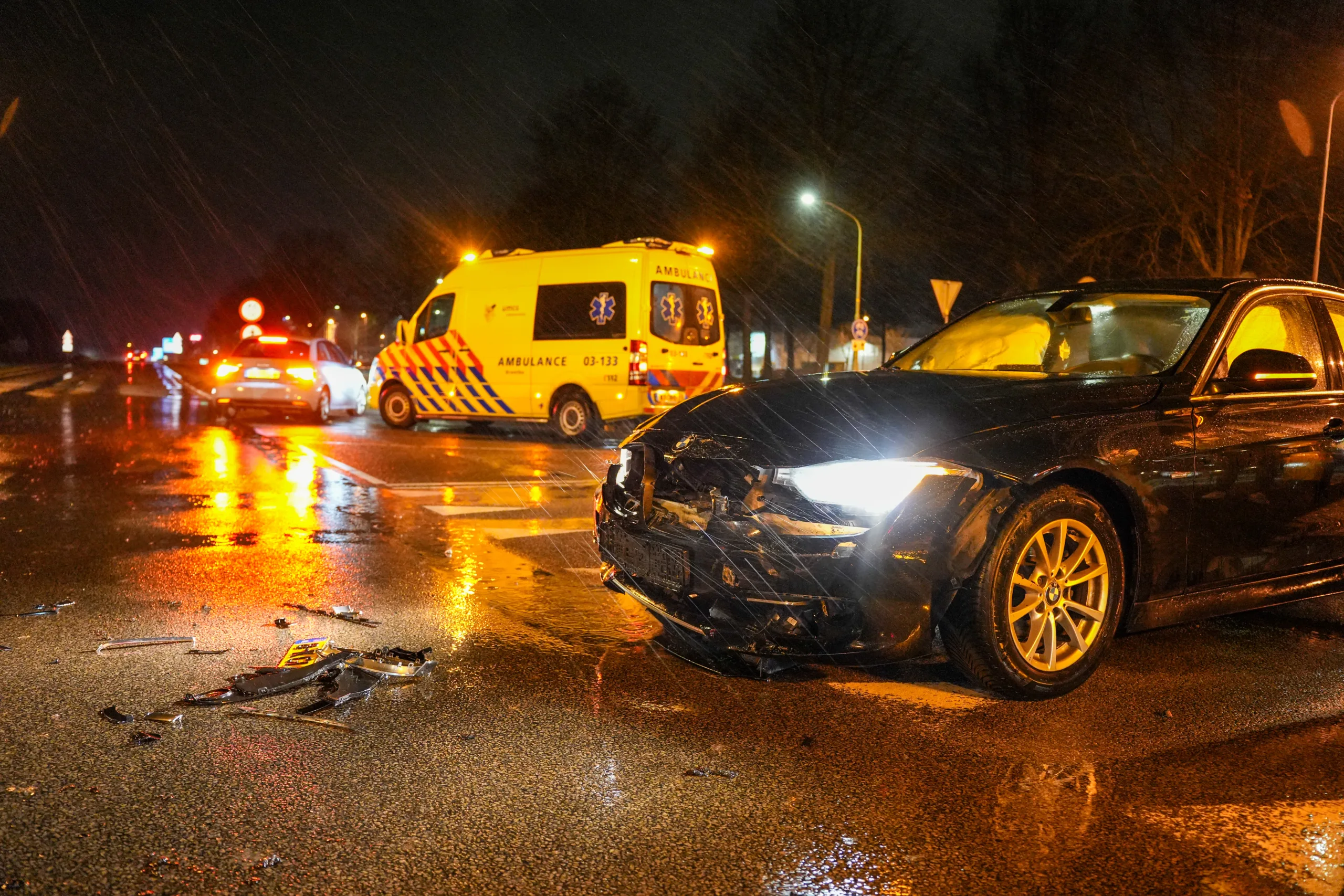 Vrouw gewond na ongeval op Rondweg in Emmen.